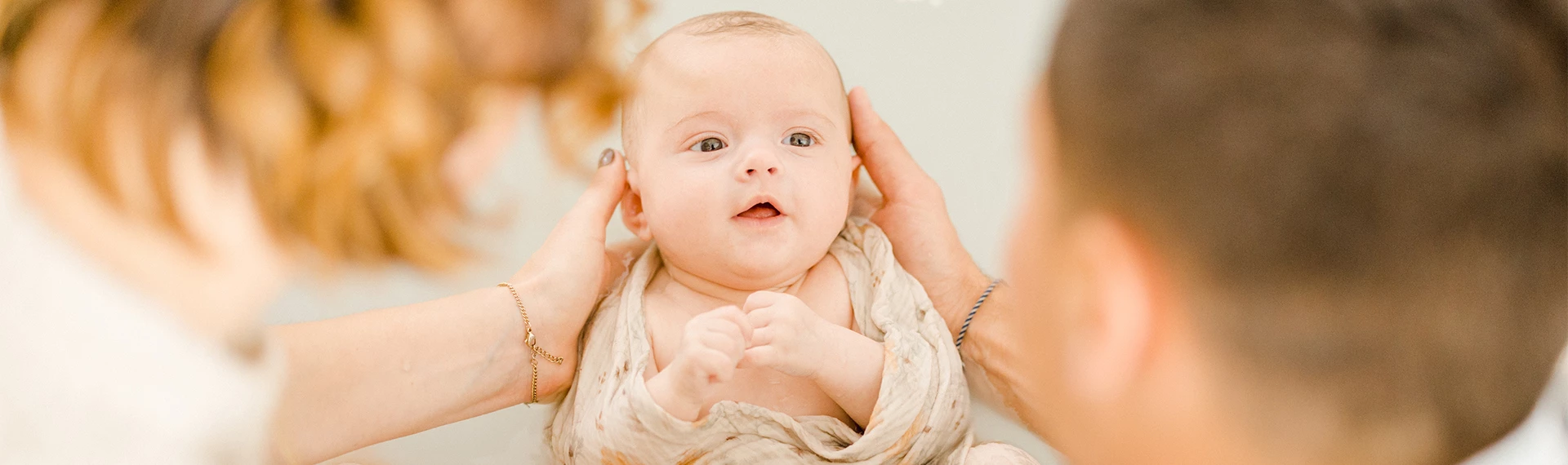 bonheur enfant rose marron gris