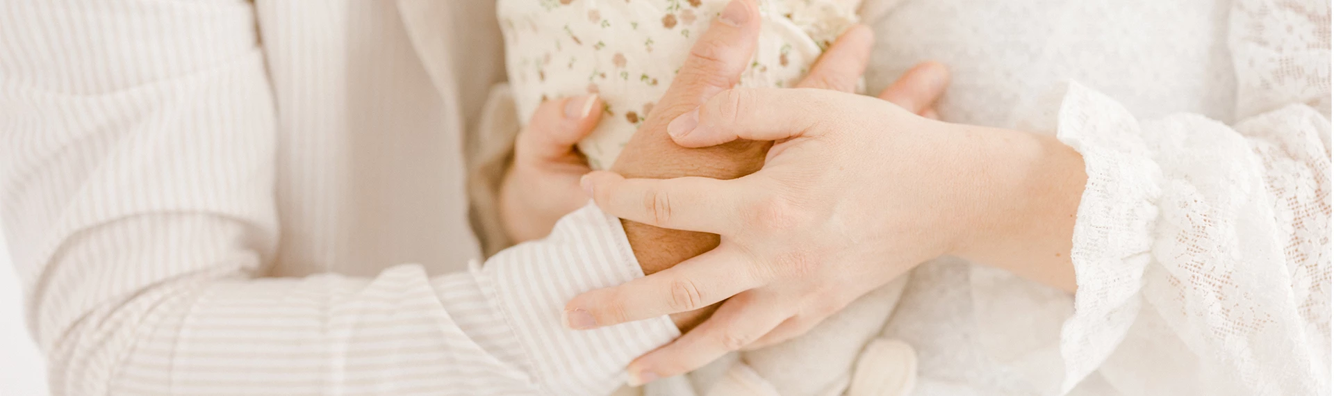 poignet massage marron gris bébé