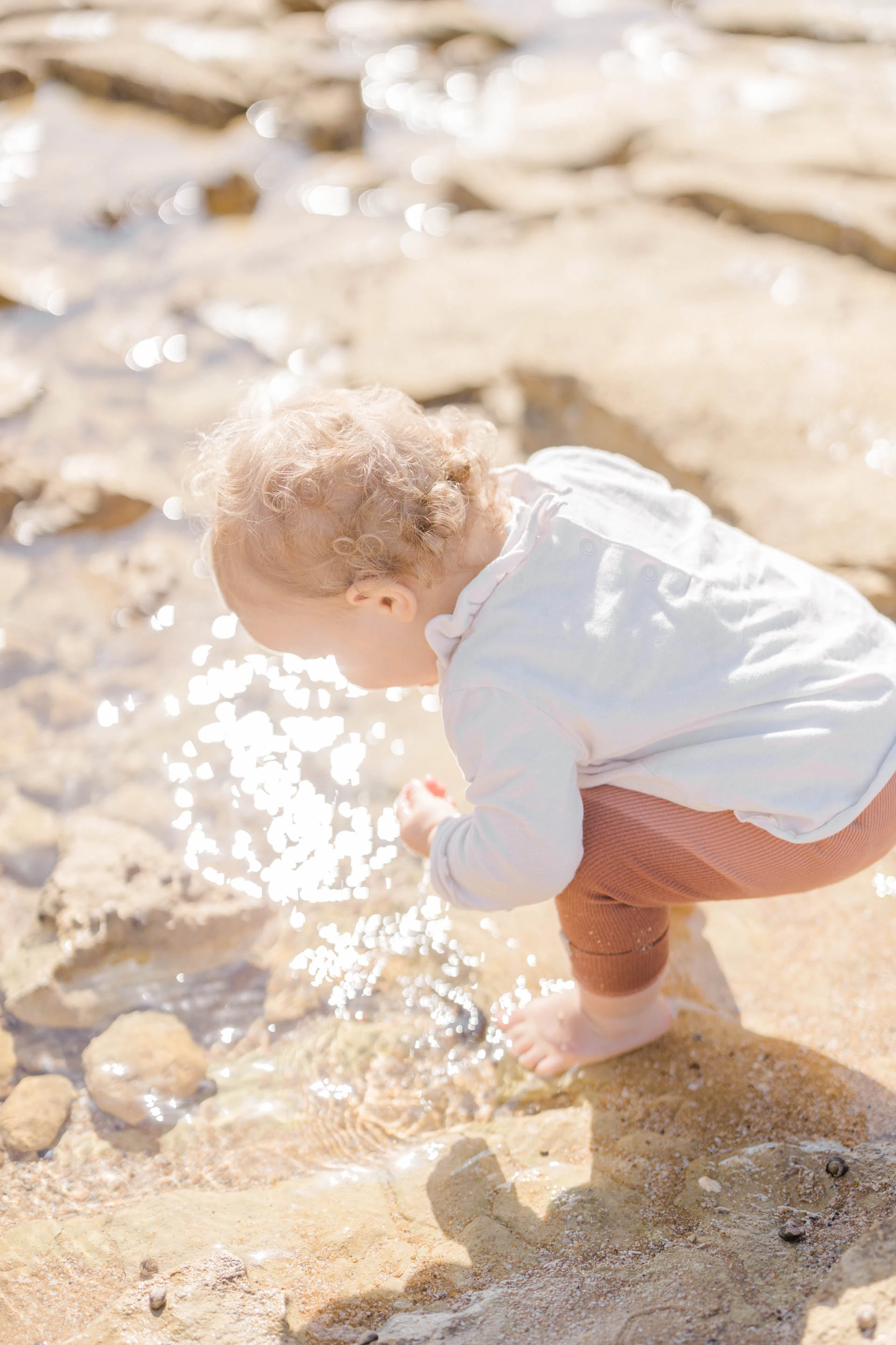 enfant sable marron gris nature