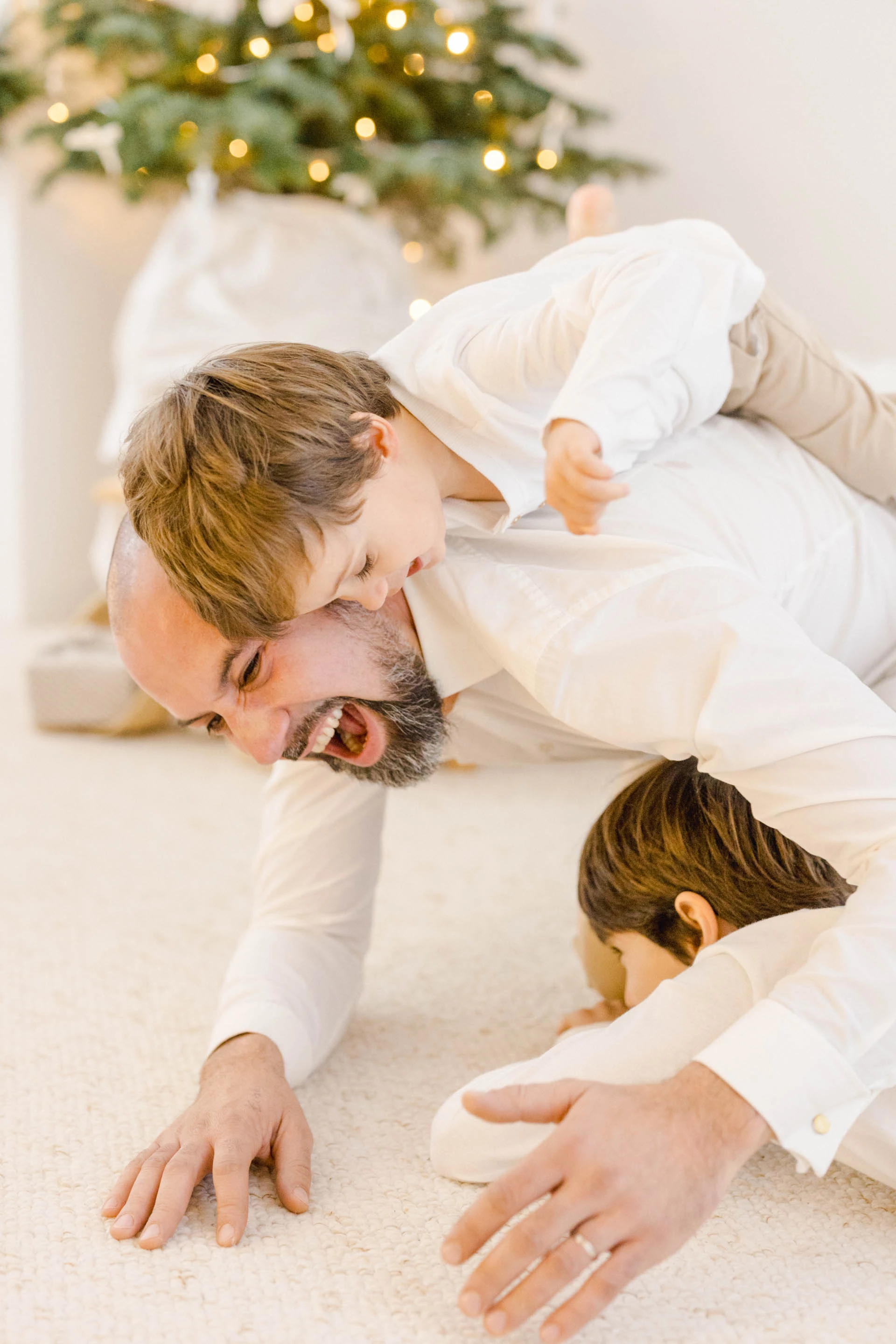 bonheur enfant geste amour jouer avec les enfants
