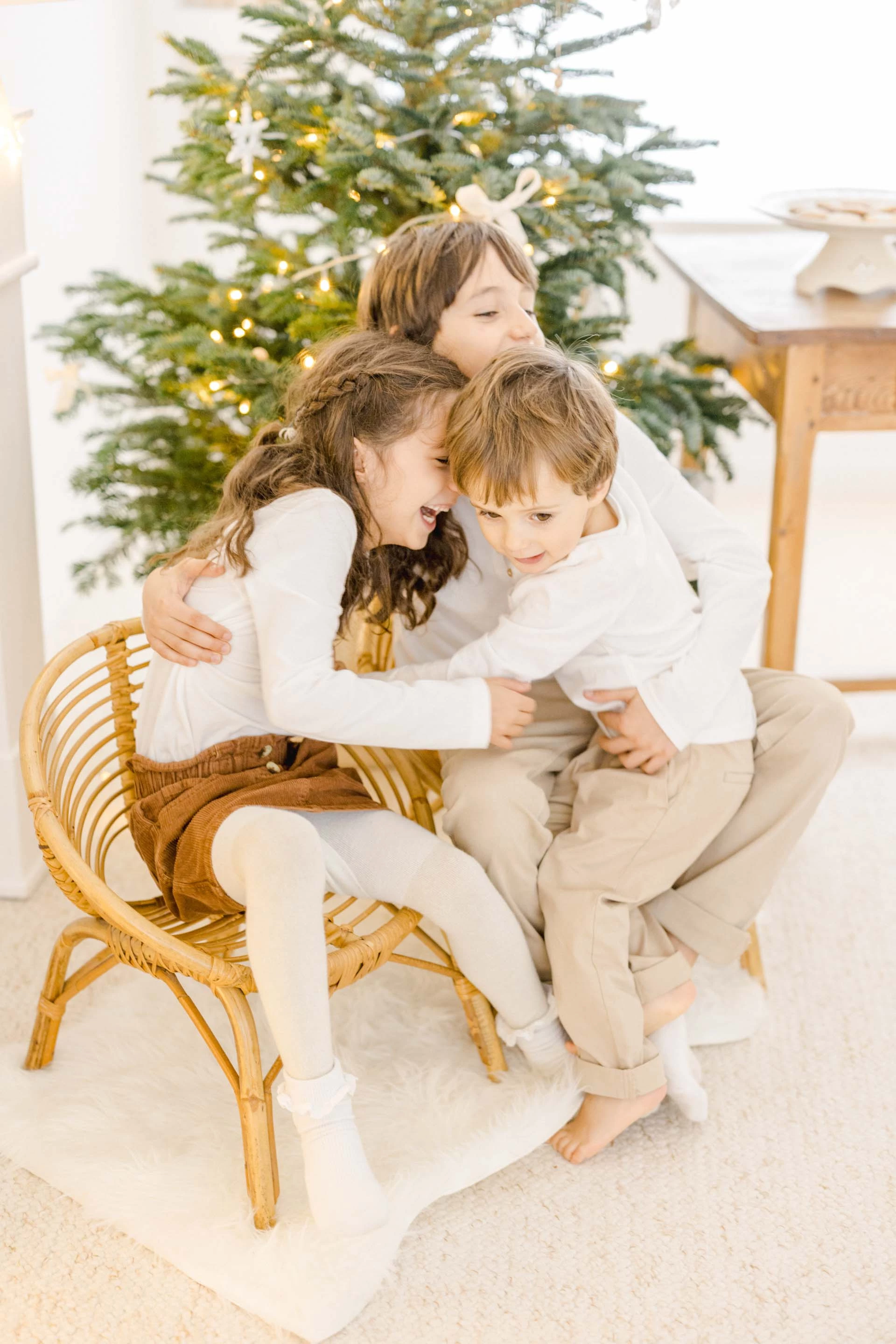 bonheur sourire enfant gris marron