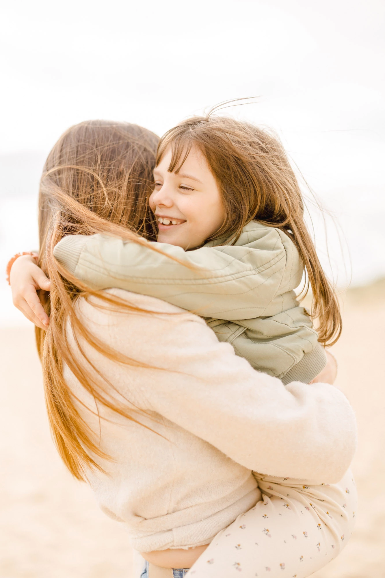 bonheur câlin amour sourire enfant