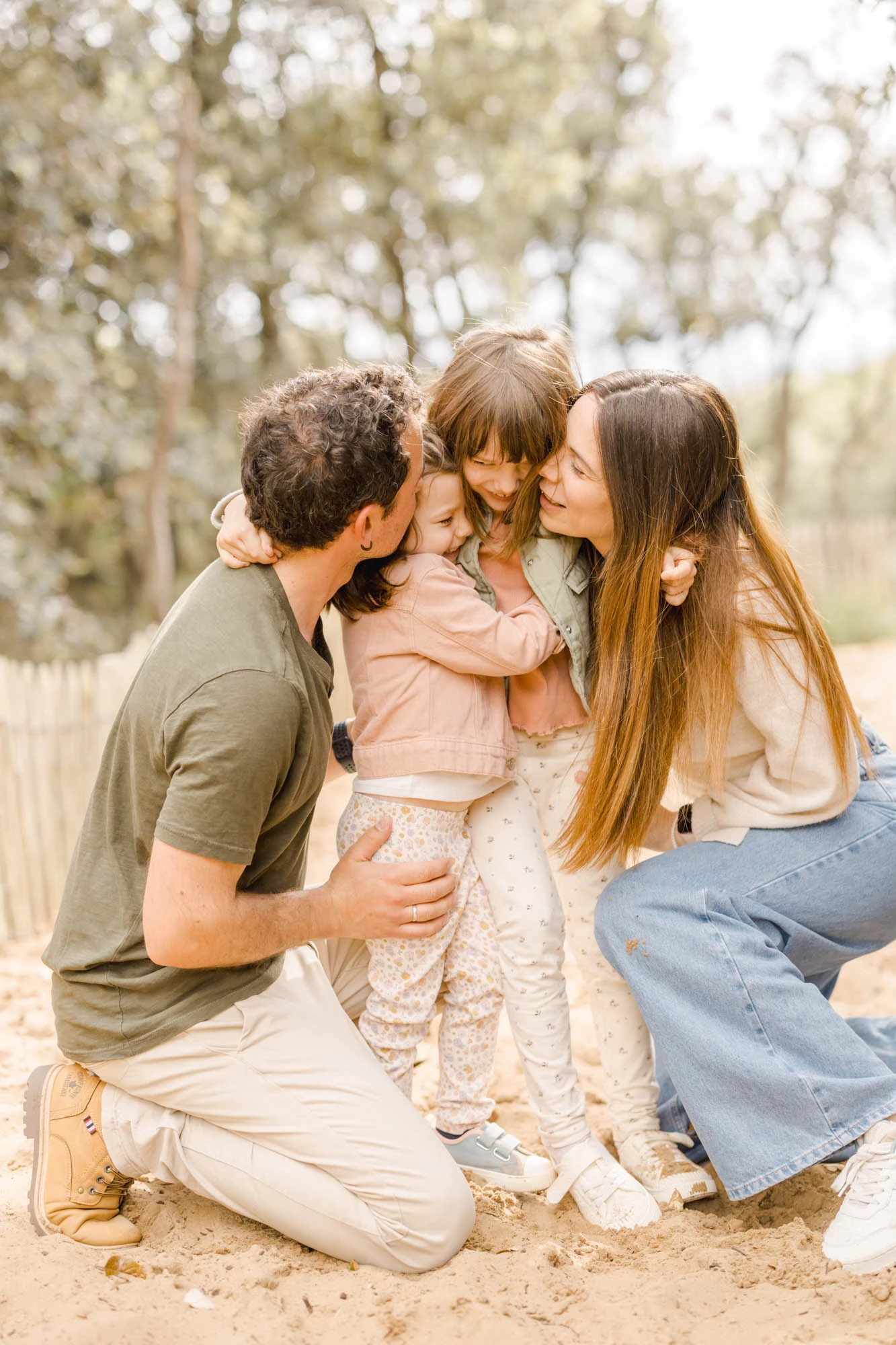 bonheur sourire enfant amour se tenir la main