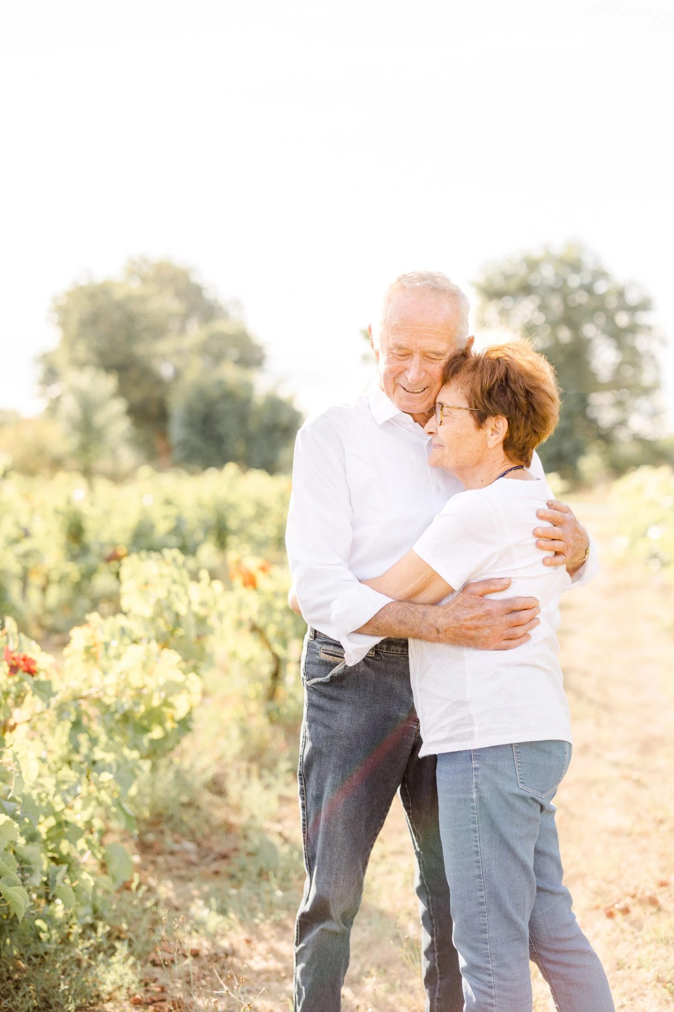 bonheur amour sourire enfant gris