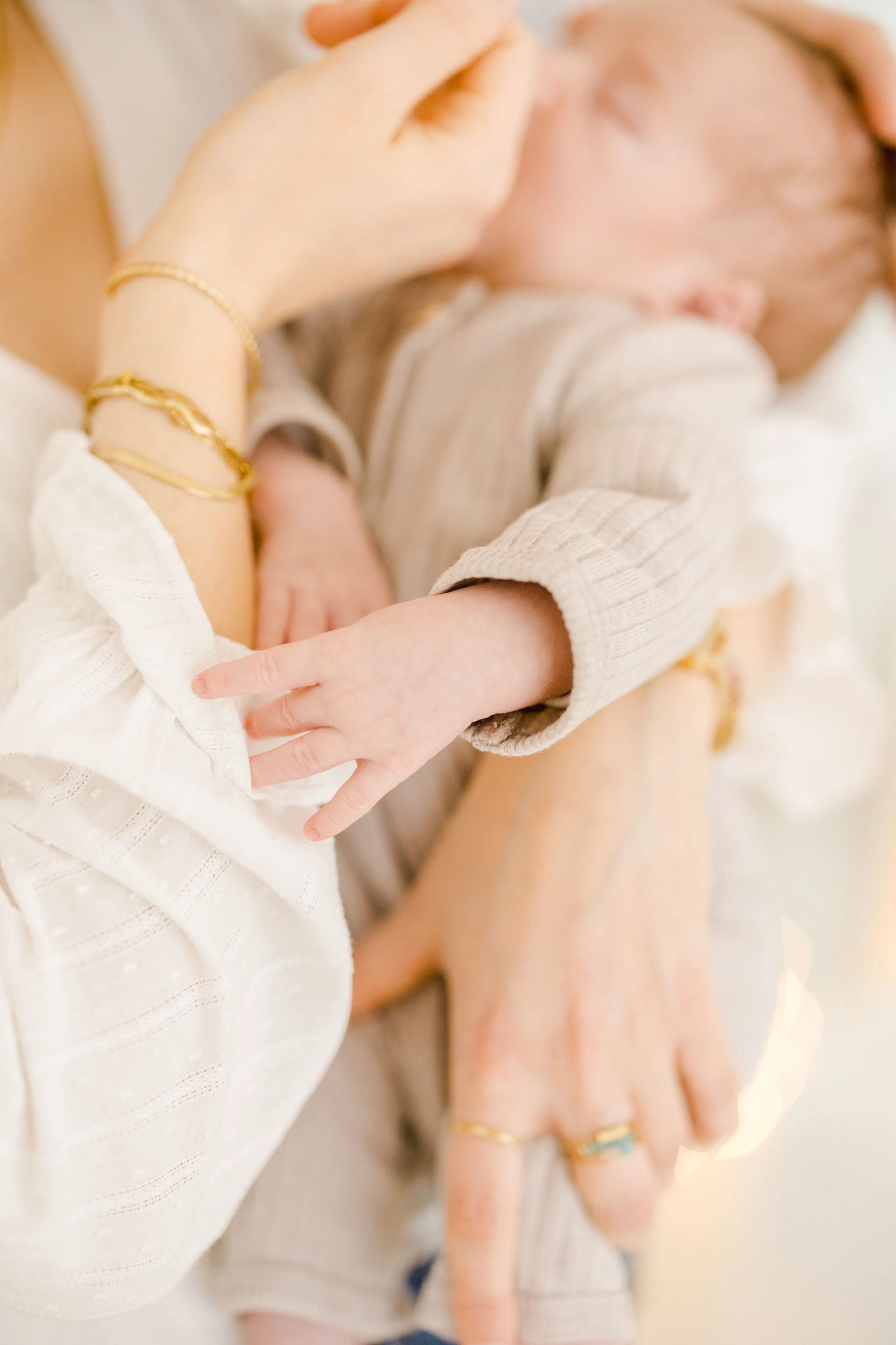main enfant poignet bracelet gris