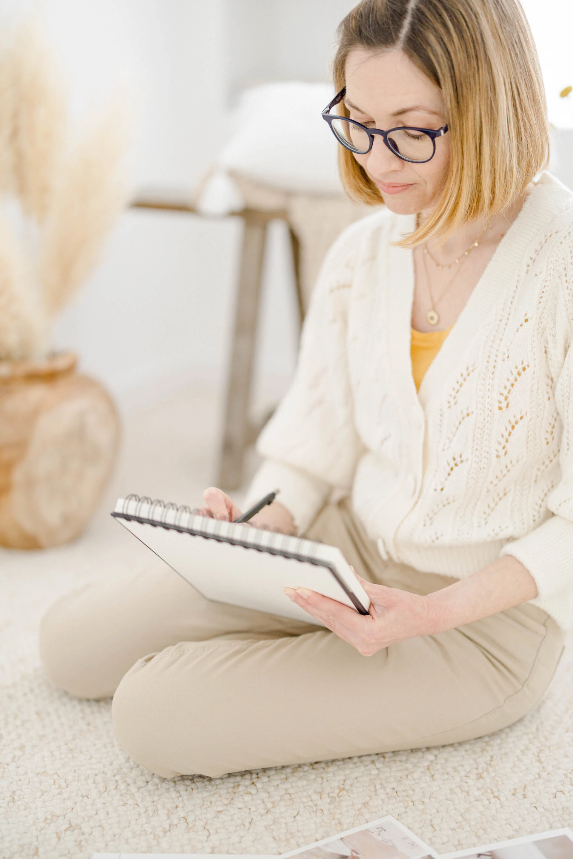 meubles fournitures de bureau gris marron professionnel