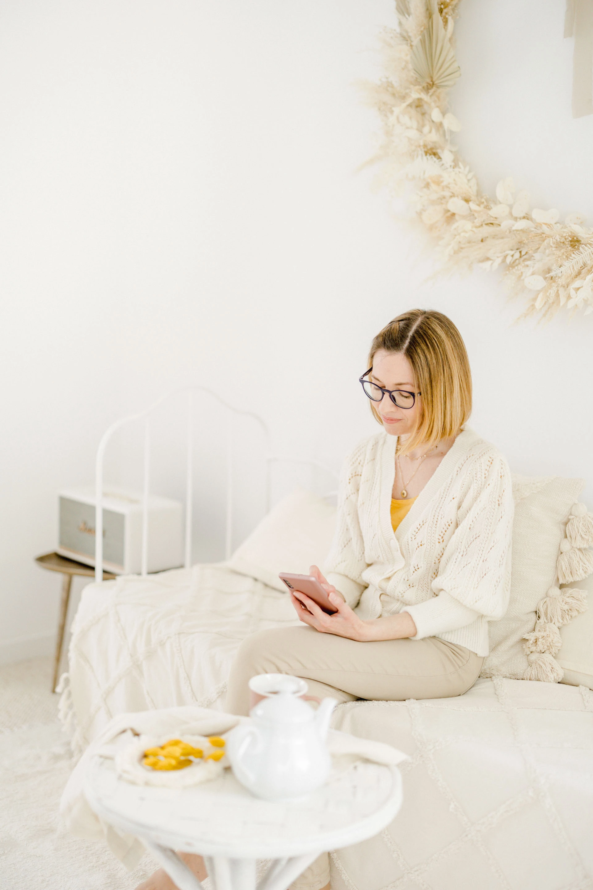 meubles éclairage rose beige gris