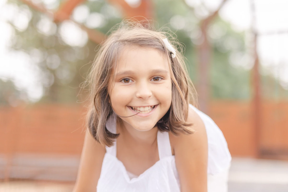 sourire bonheur gris beige marron