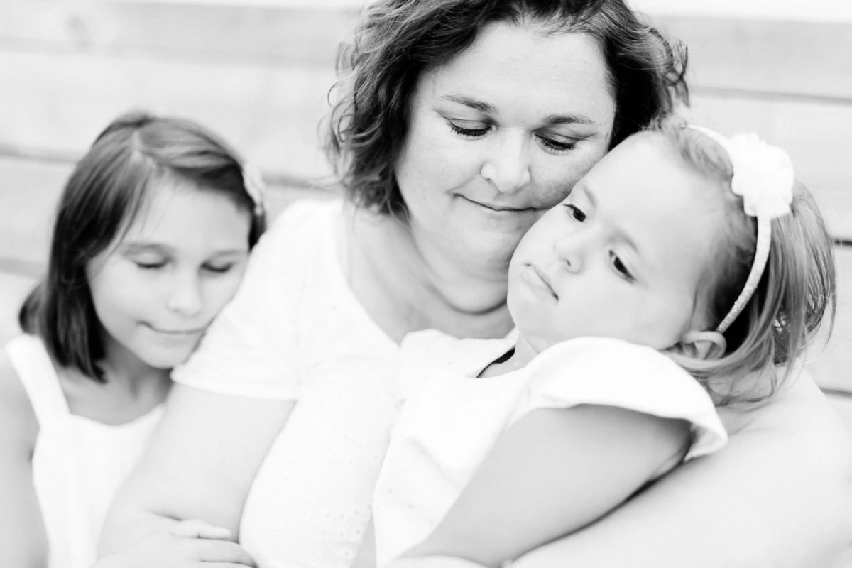 sourire bonheur enfant amour gris