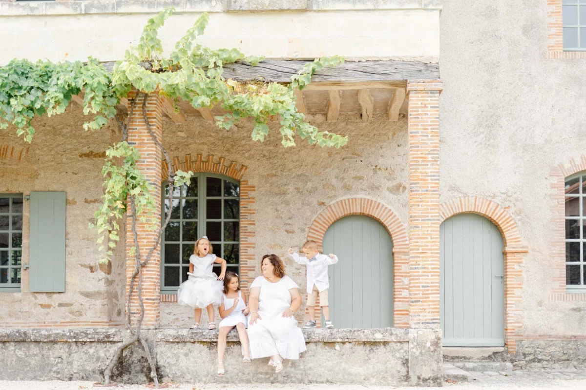 robe gris marron mariage extérieur