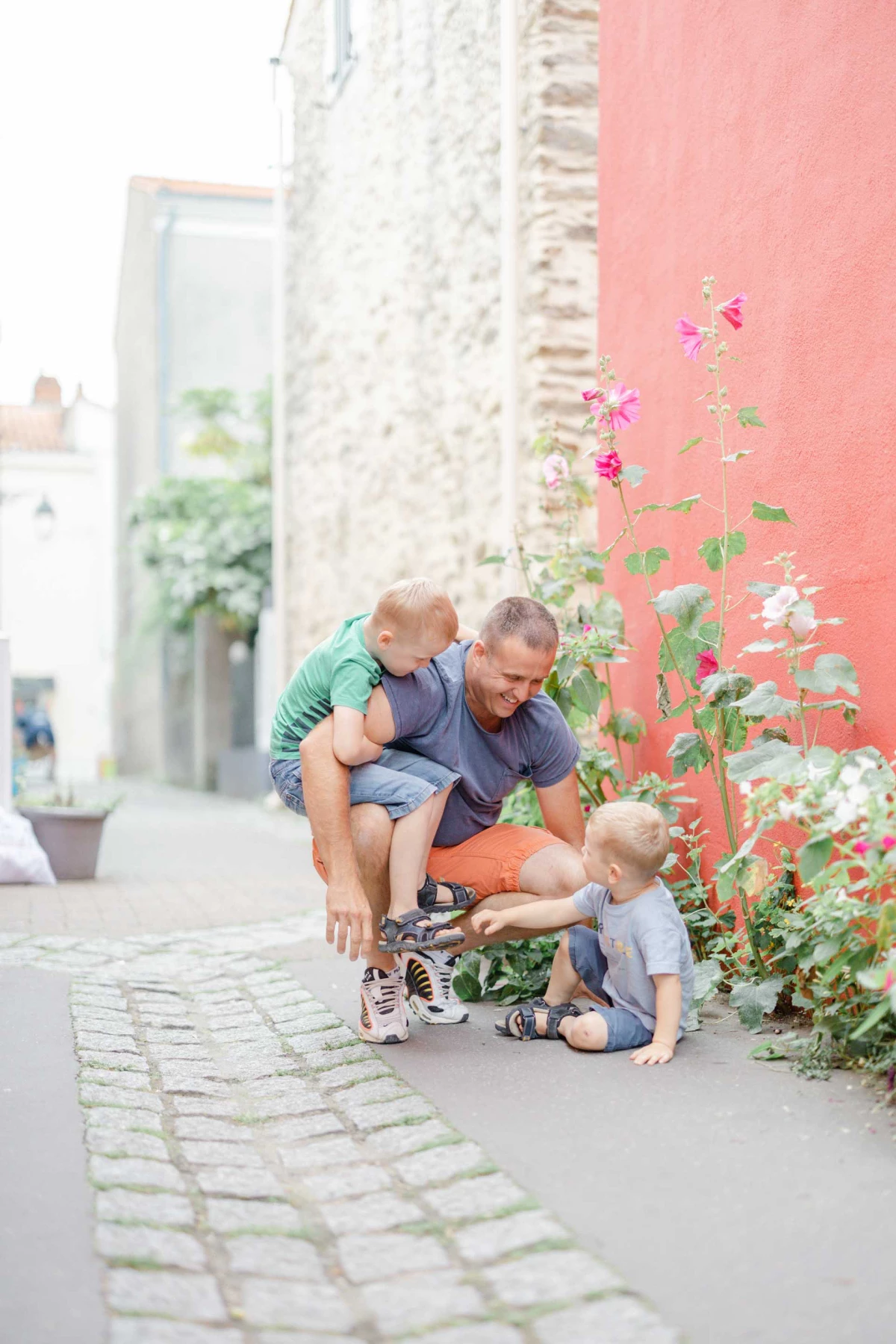 enfant bonheur gris marron nature