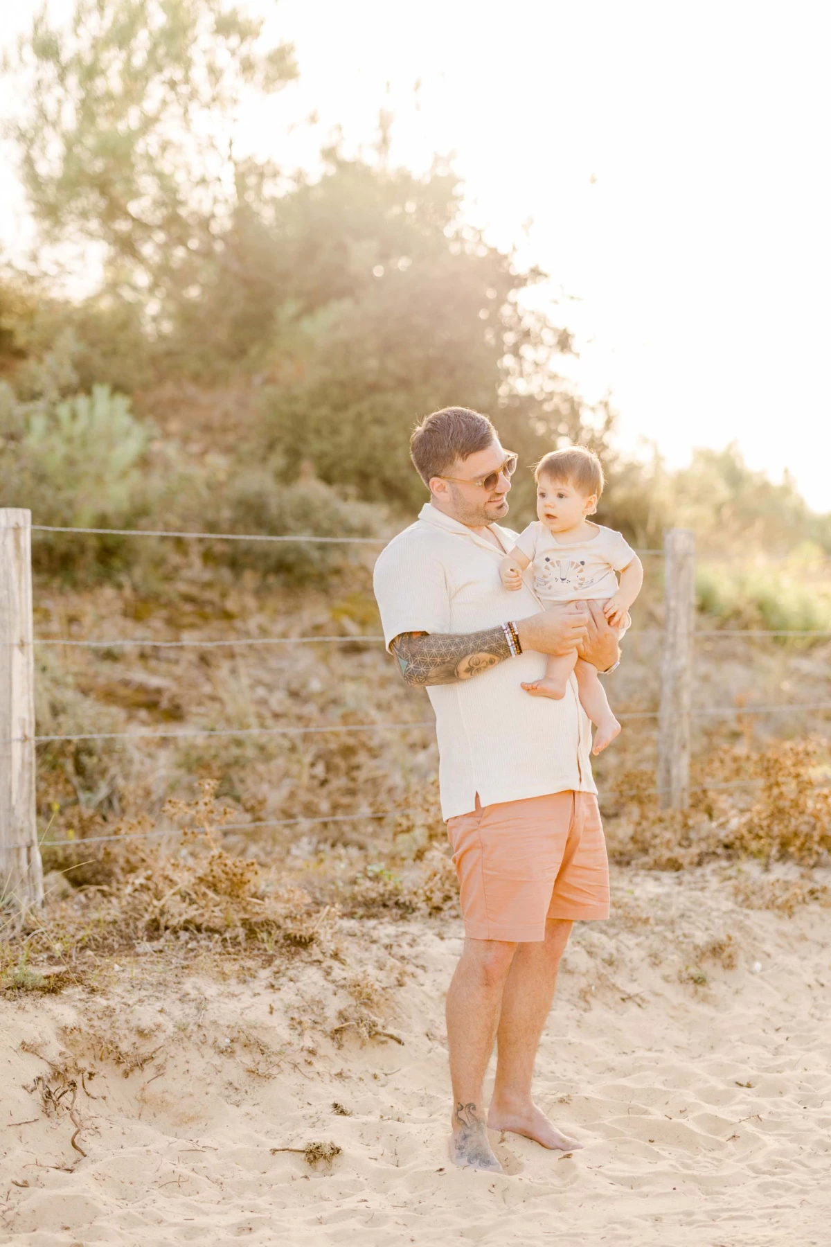 bonheur amour enfant marron beige