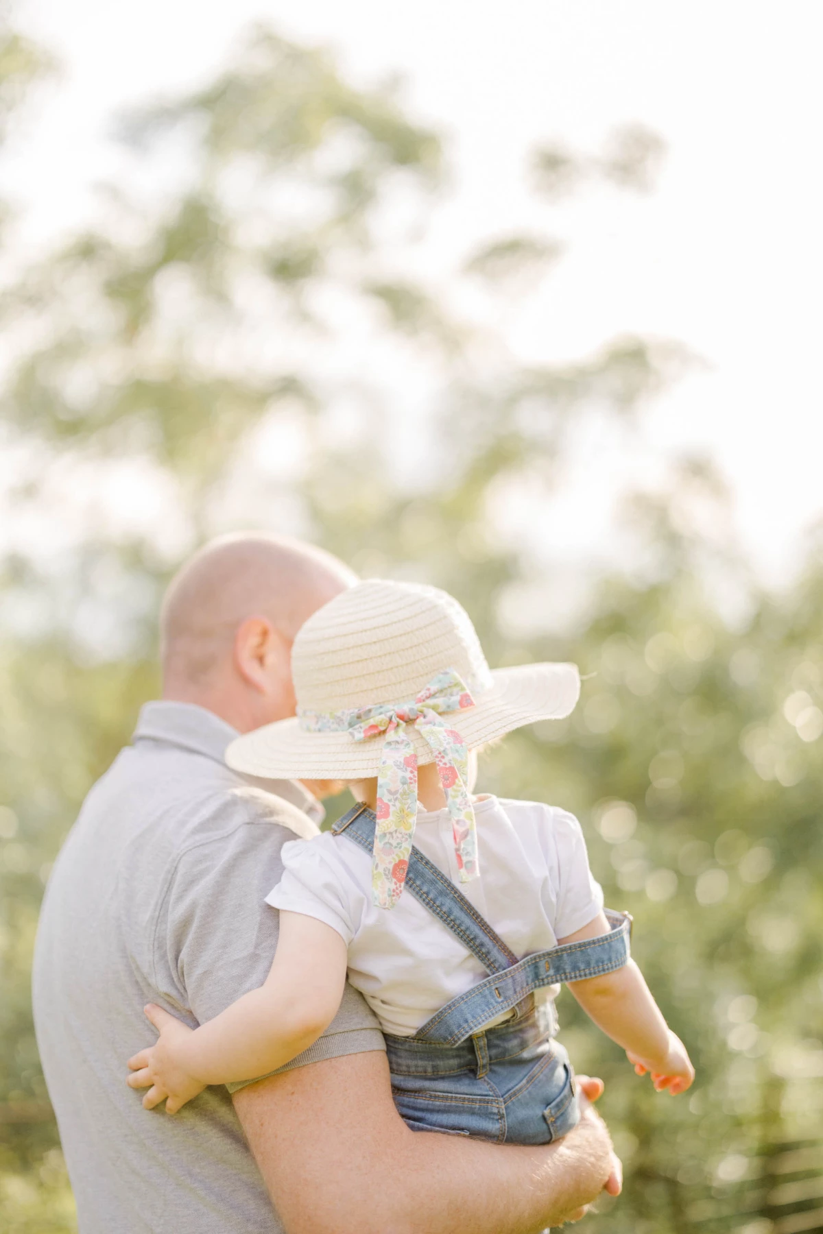 bonheur enfant amour gris nature