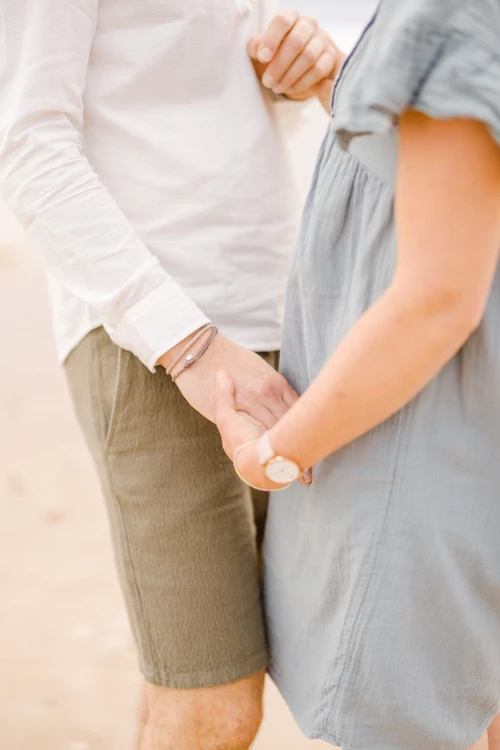 événement amour se tenir la main geste romance