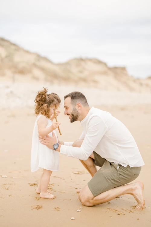 bonheur sable plage enfant marron