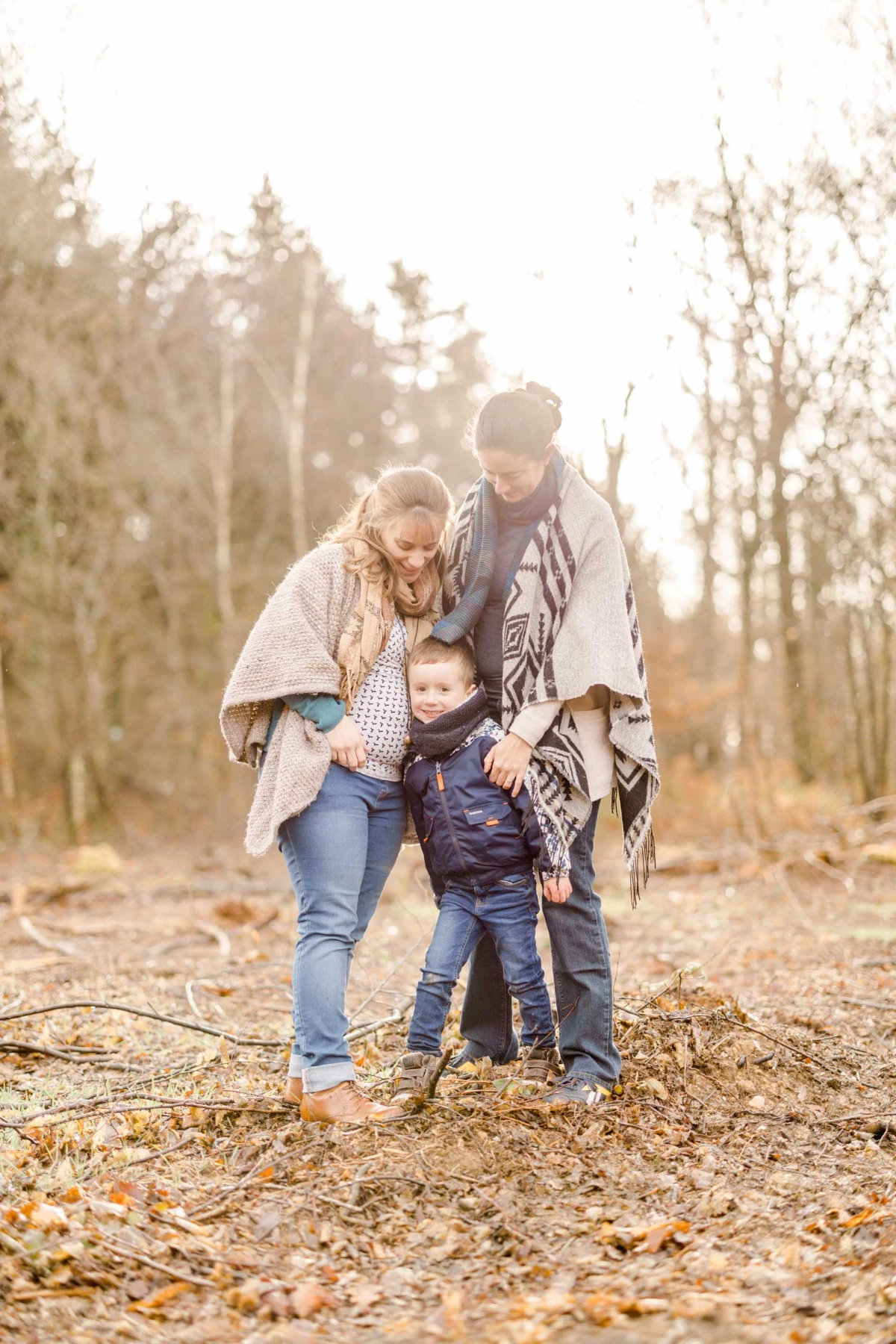 bonheur enfant amour famille beige