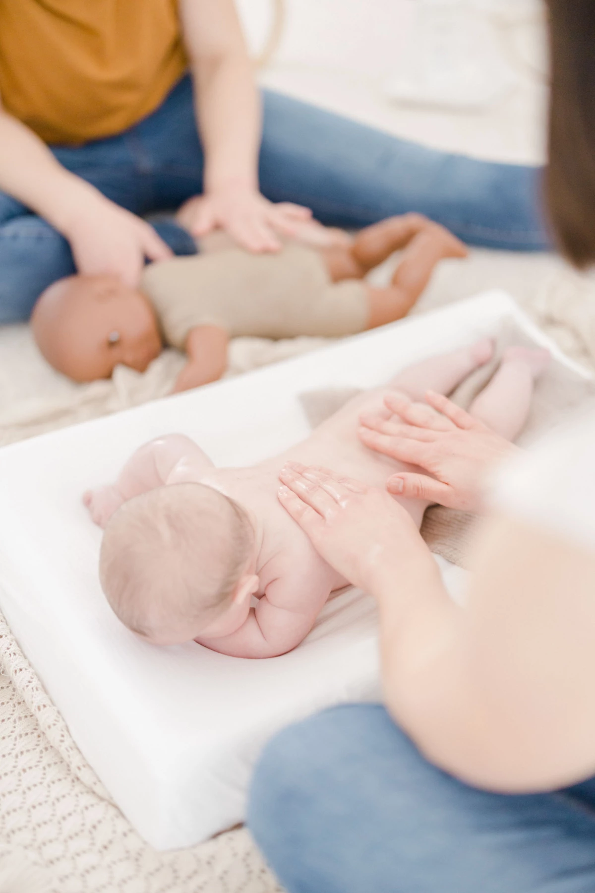 enfant bonheur marron gris